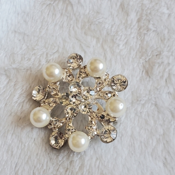 FAUX Pearl rhinestone brooch pin - Picture 7 of 7